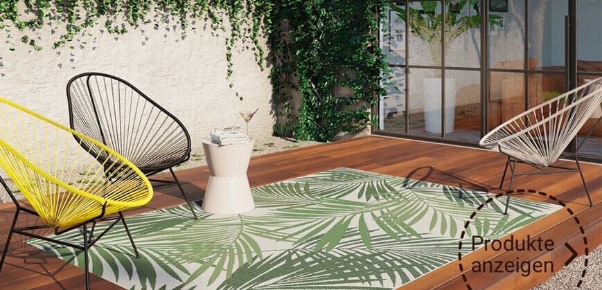 Palmen Outdoor-Teppich mit bunten Gartenstühlen