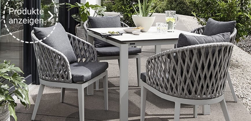 Gartentisch mit Stühlen aus grauem Metall