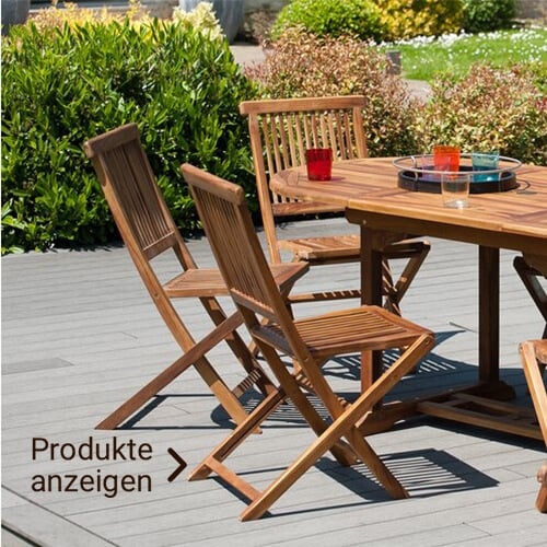 Gartenstuhl aus Holz mit Tisch