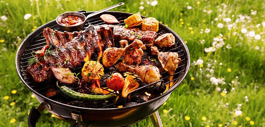 Schwarzer Holzkohlegrill