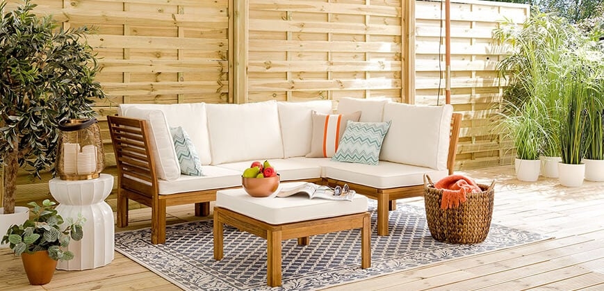 Loungemöbel mit Outdoor-Teppich