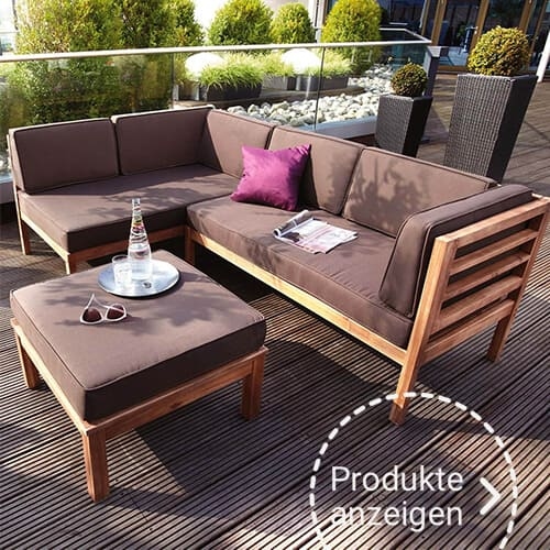Loungemöbel in Massivholz mit brauner Auflage