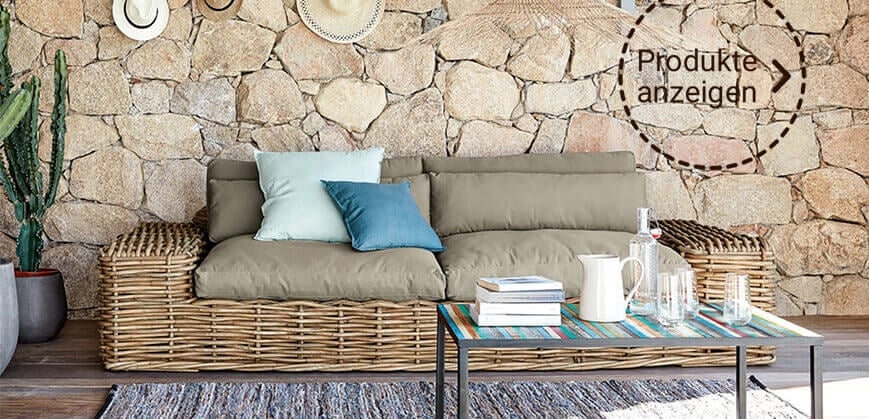 Gartensofa aus Rattan mit Tisch 