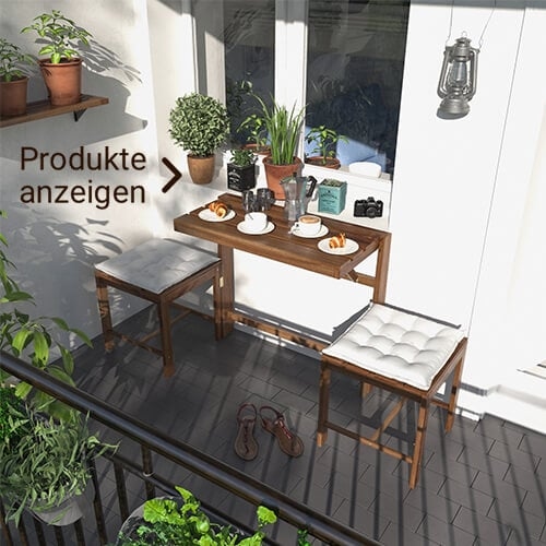 Balkonset aus Holz mit weißen Polstern