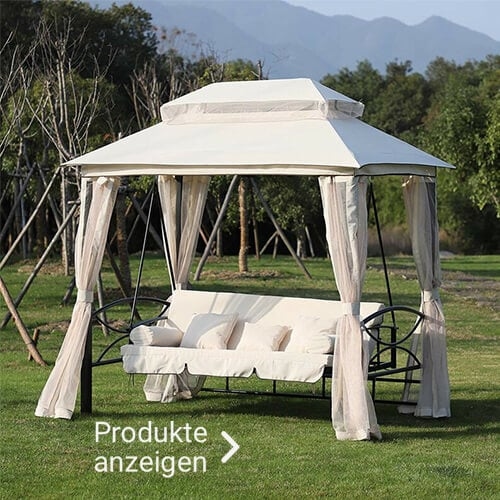 Hollywoodschaukel mit weißen Polstern und Dach