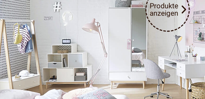 Jugendzimmer mit verschiedenen Möbeln im Skandi-Stil