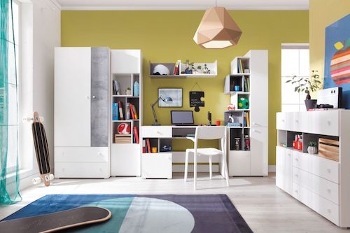 Weißes Komplett-Jugendzimmer mit Schreibtisch, Schrank und Kommode