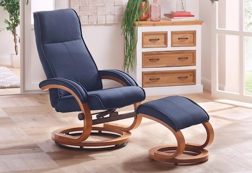 Gemütlicher Relaxsessel mit Hocker